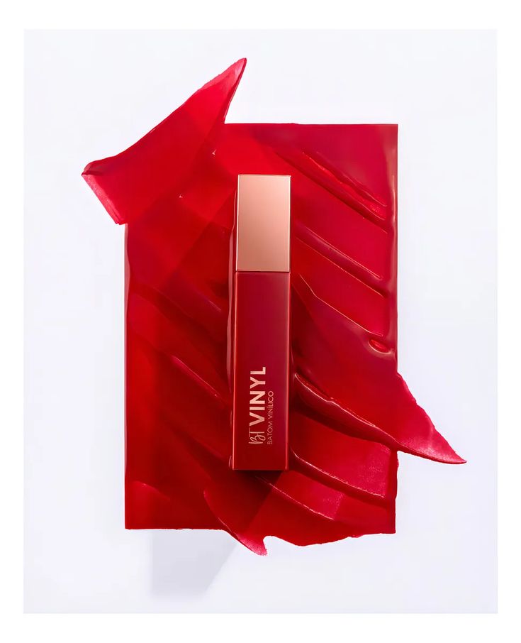 Batom líquido vermelho vinílico Bruna Tavares
