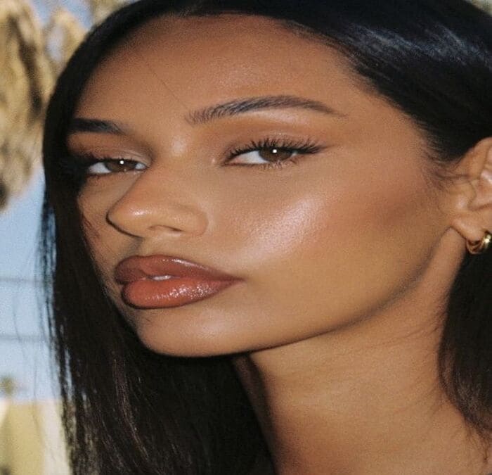 Maquiagem minimalista pele morena