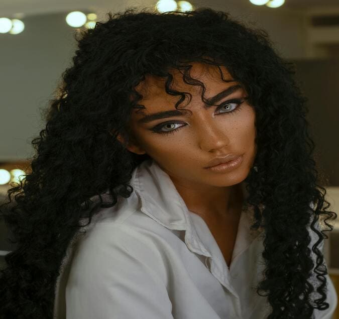 Melhores cuidados com cabelos cacheados — rotina e produtos